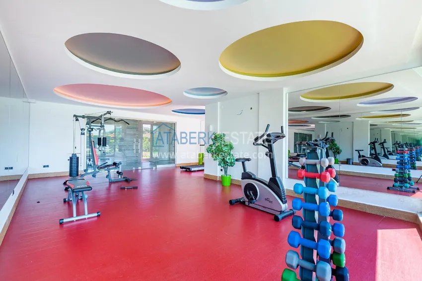 Трехкомнатная квартира с мебелью в районе Оба в комфортабельном семейном комплексе 24