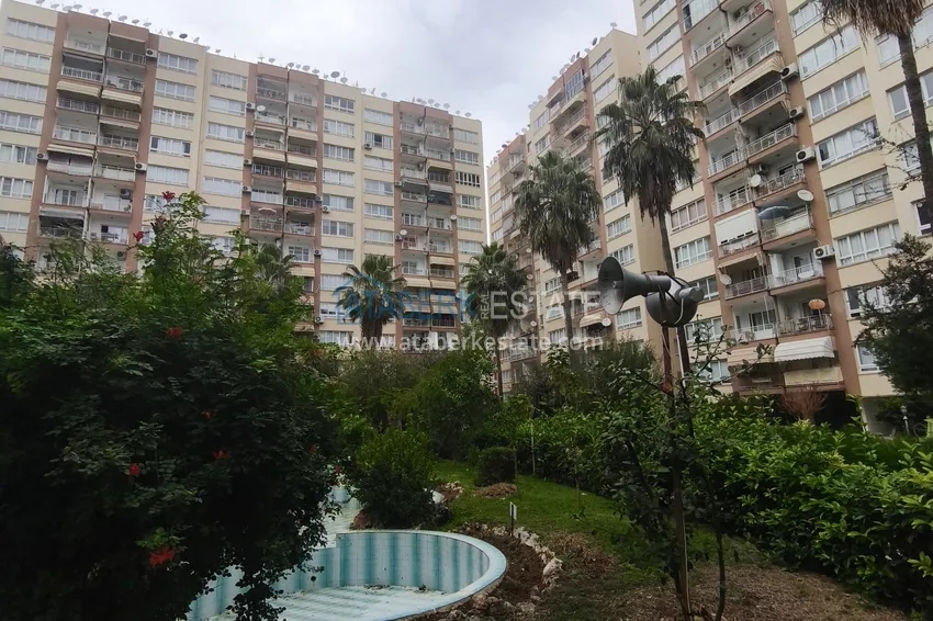 СРОЧНАЯ ПРОДАЖА: Трехкомнатная квартира с капитальным ремонтом в районе Мендерес, Мезитли 2 