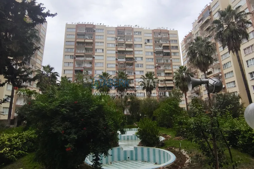 СРОЧНАЯ ПРОДАЖА: Трехкомнатная квартира с капитальным ремонтом в районе Мендерес, Мезитли 3 