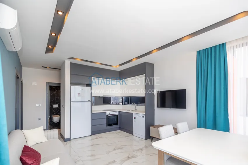 Приобрести Трехкомнатная квартира с мебелью в центре Махмутлара, район субботнего рынка 5