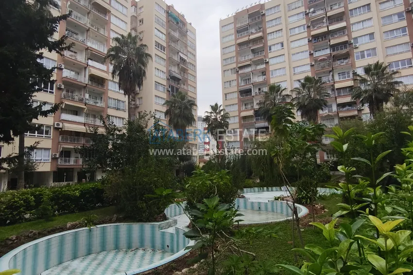 СРОЧНАЯ ПРОДАЖА: Трехкомнатная квартира с капитальным ремонтом в районе Мендерес, Мезитли 4 