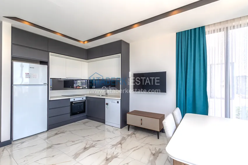 Приобрести Трехкомнатная квартира с мебелью в центре Махмутлара, район субботнего рынка 6