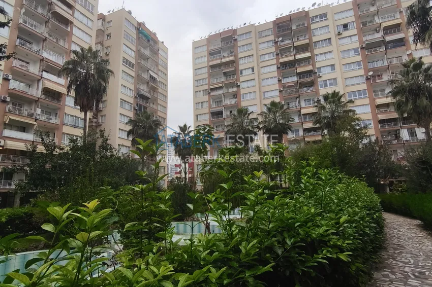 СРОЧНАЯ ПРОДАЖА: Трехкомнатная квартира с капитальным ремонтом в районе Мендерес, Мезитли 5 