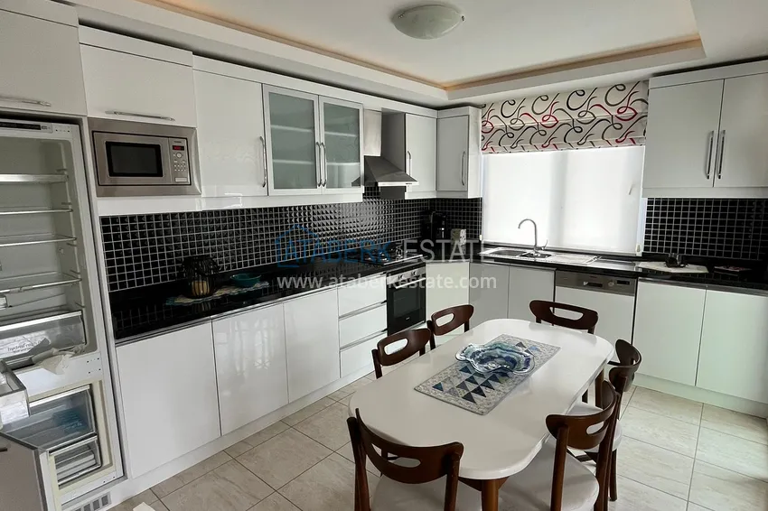 Приобрести Трехкомнатная квартира с мебелью в районе Оба в комфортабельном семейном комплексе 5