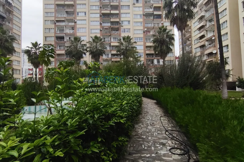 СРОЧНАЯ ПРОДАЖА: Трехкомнатная квартира с капитальным ремонтом в районе Мендерес, Мезитли 6 