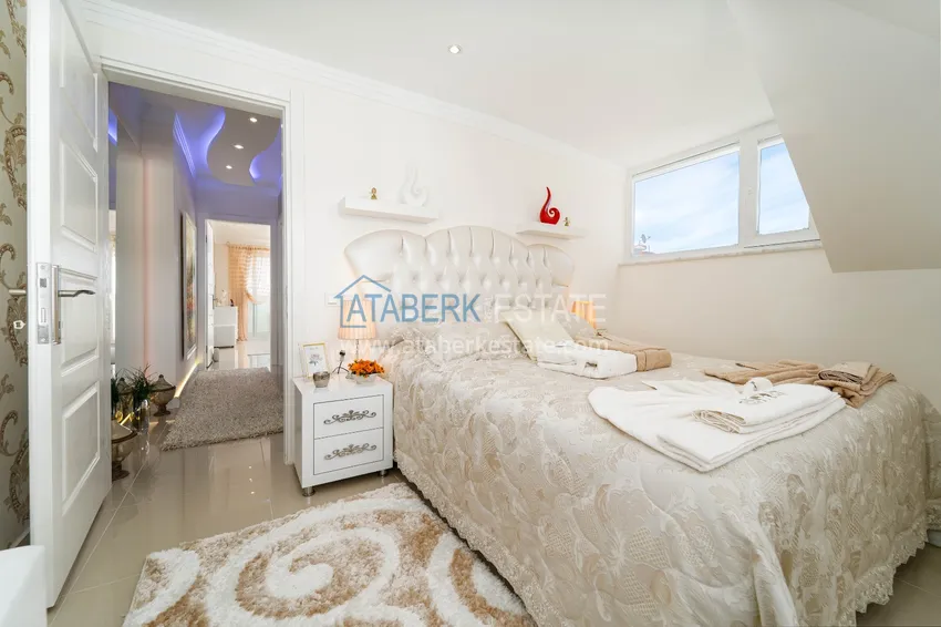 Приобрести Пентхаус-дуплекс в районе Кестель, с мебелью – первая береговая линия 13