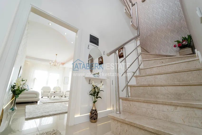 Приобрести Пентхаус-дуплекс в районе Кестель, с мебелью – первая береговая линия 14