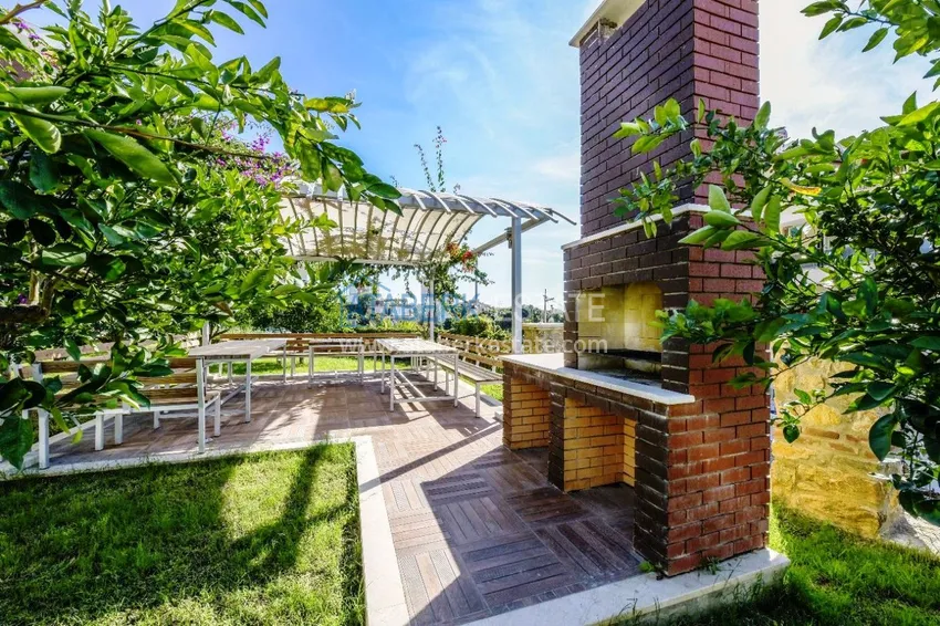 Трехкомнатная квартира с мебелью и панорамным видом в районе Джикджилли Алания 11 