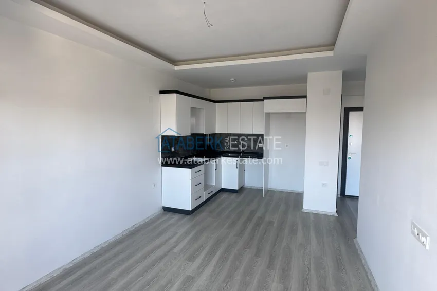 Приобрести Двухкомнатная квартира с чистовой отделкой и двумя балконами – Мерсин, Томюк 2 