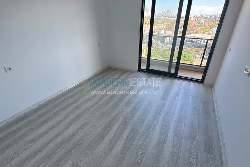 Приобрести Двухкомнатная квартира с чистовой отделкой и двумя балконами – Мерсин, Томюк 8 