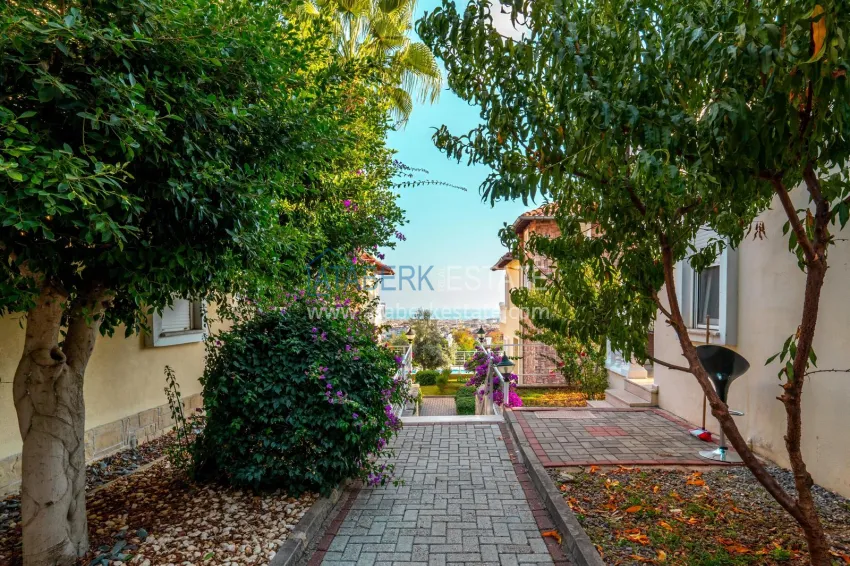 Приобрести Меблированная вилла 3+1 в Алании, с эффектным панорамным видом – горный район Тепе 1 