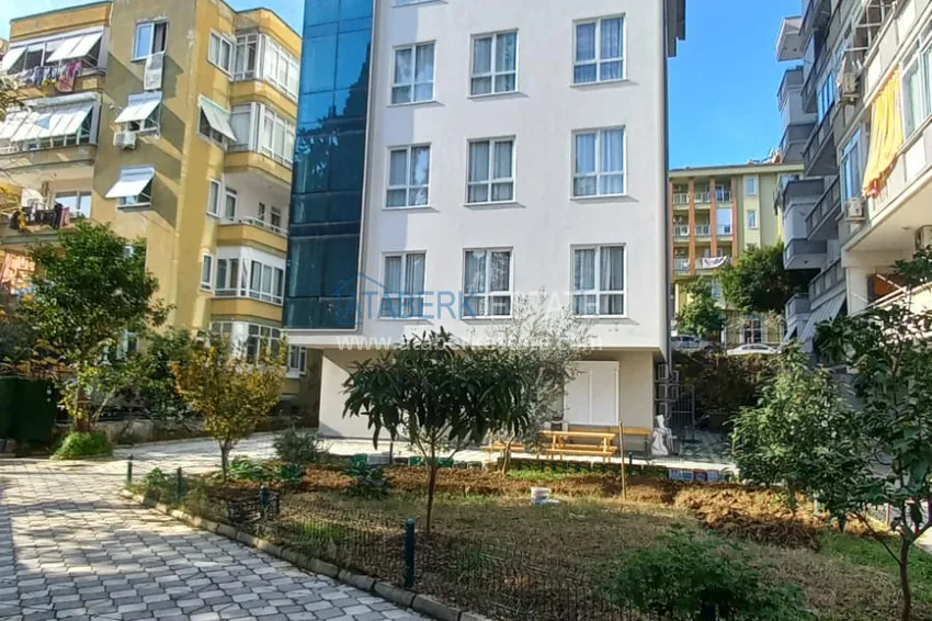 Городская трёхкомнатная квартира с мебелью и отдельной кухней в центре Алании  2 