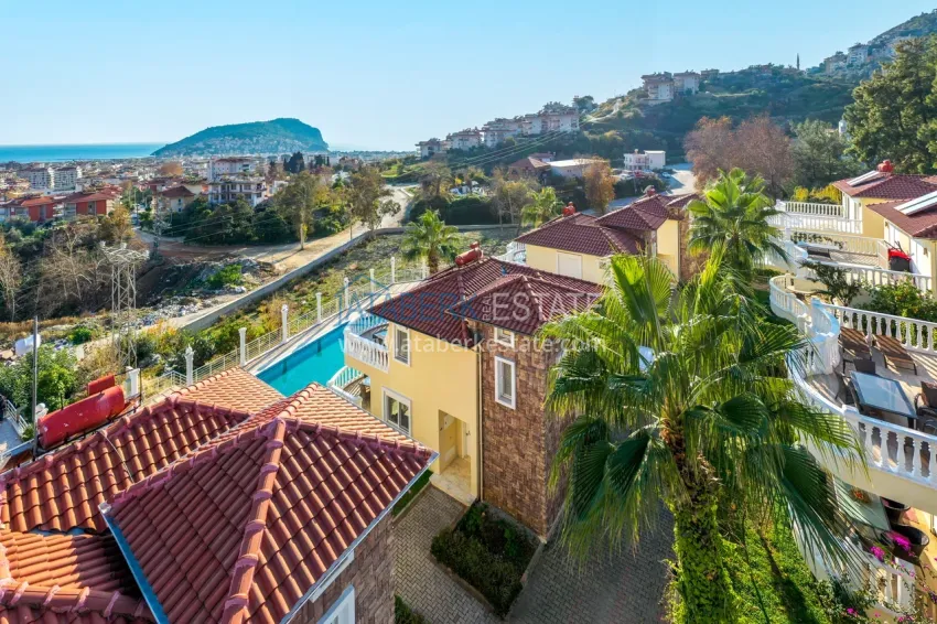 Меблированная вилла 3+1 в Алании, с эффектным панорамным видом – горный район Тепе 8 