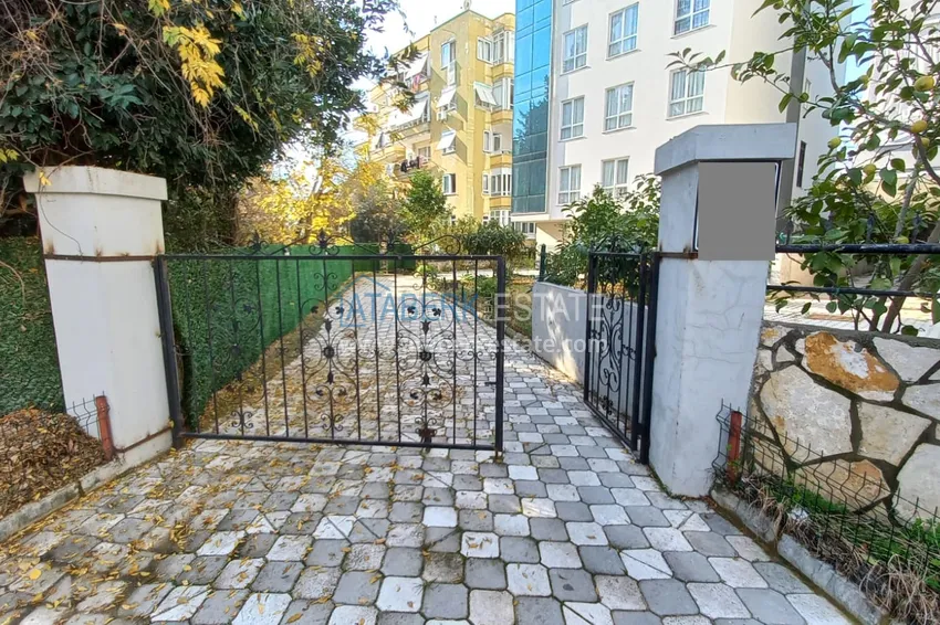 Городская трёхкомнатная квартира с мебелью и отдельной кухней в центре Алании  4 