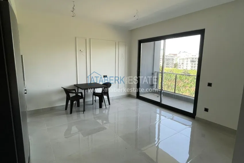 Приобрести Частично меблированная двухкомнатная квартира в районе Махмутлар, Алания 1