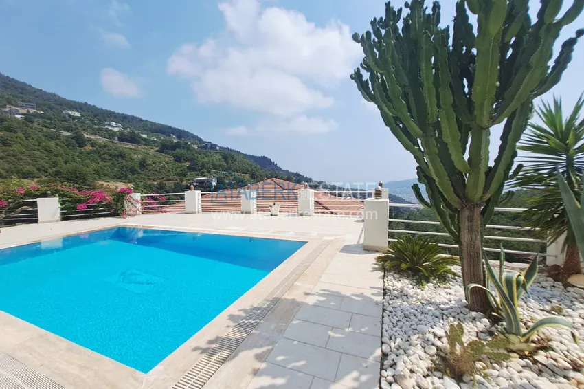 Трехэтажная частная вилла с мебелью от собственника - Алания, район Бекташ. Подходит под ВНЖ 3