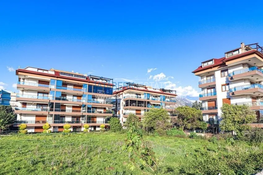 Двухуровневая квартира с мебелью от собственника в Алании, район Кестель 3 