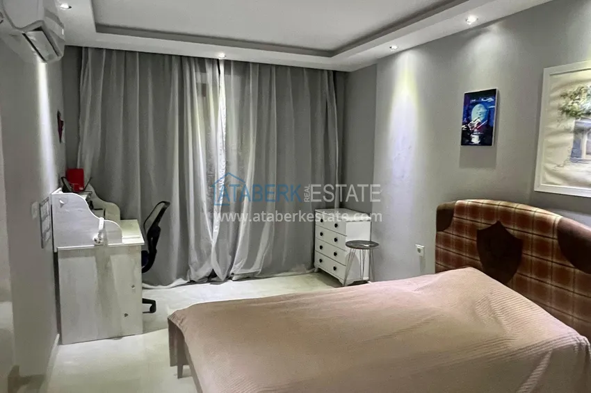 Приобрести Двухуровневая квартира с мебелью от собственника в Алании, район Кестель 10 