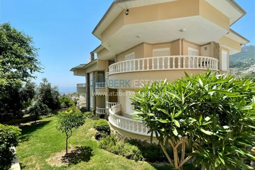 Квартира 2+1 с видом на море и мебелью в Алании - недалеко от центра, район Бекташ 1 