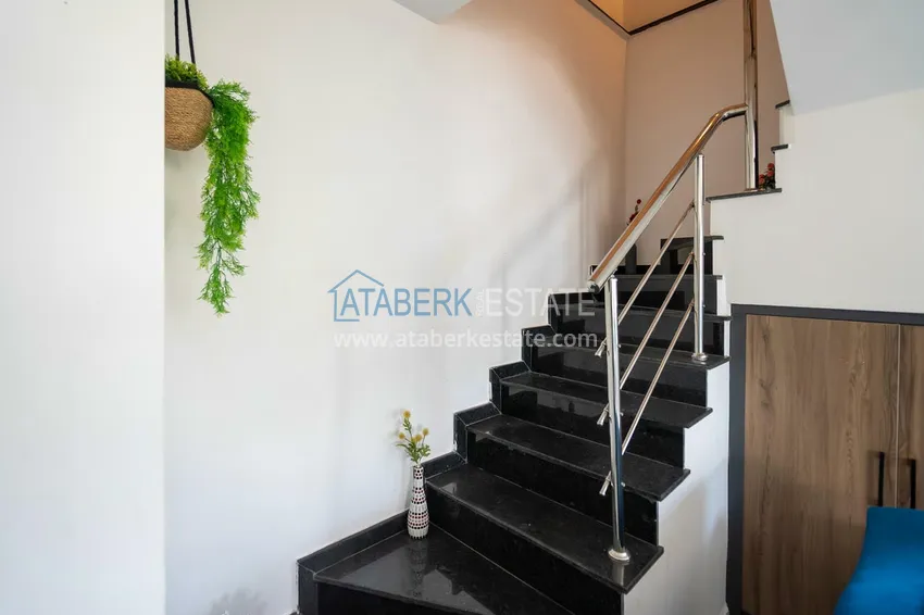 Приобрести Двухуровневая квартира 2+1 с мебелью и видом на горы в Алании, район Оба 11 