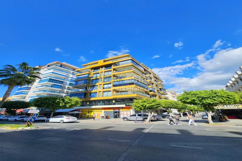 Квартира 1+1 с мебелью в Махмутларе — 150 м от моря, проспект Барбаросса 2 