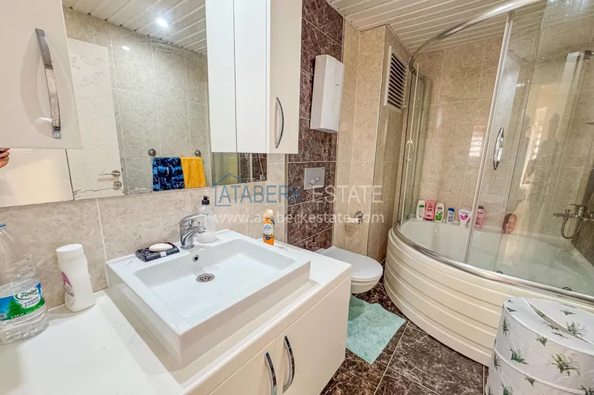 Приобрести Пентхаус 3+1 в Кестеле с мебелью и видом на горы - двухуровневая планировка и отдельная кухня 17