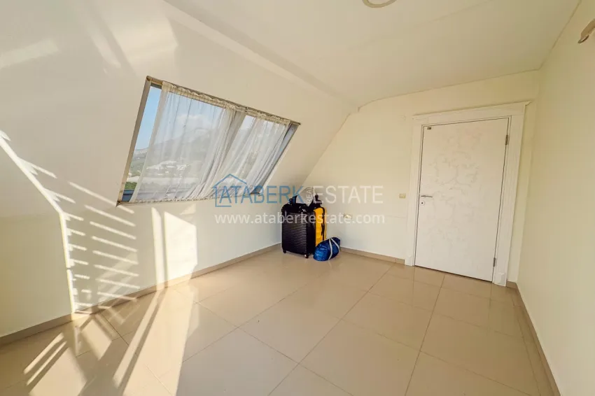 Приобрести Пентхаус 3+1 в Кестеле с мебелью и видом на горы - двухуровневая планировка и отдельная кухня 26