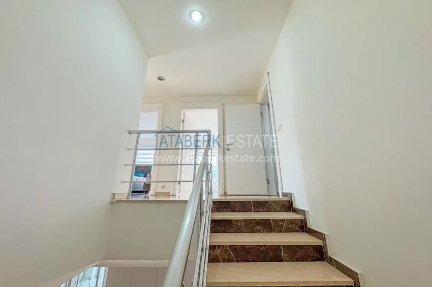 Приобрести Пентхаус 3+1 в Кестеле с мебелью и видом на горы - двухуровневая планировка и отдельная кухня 35