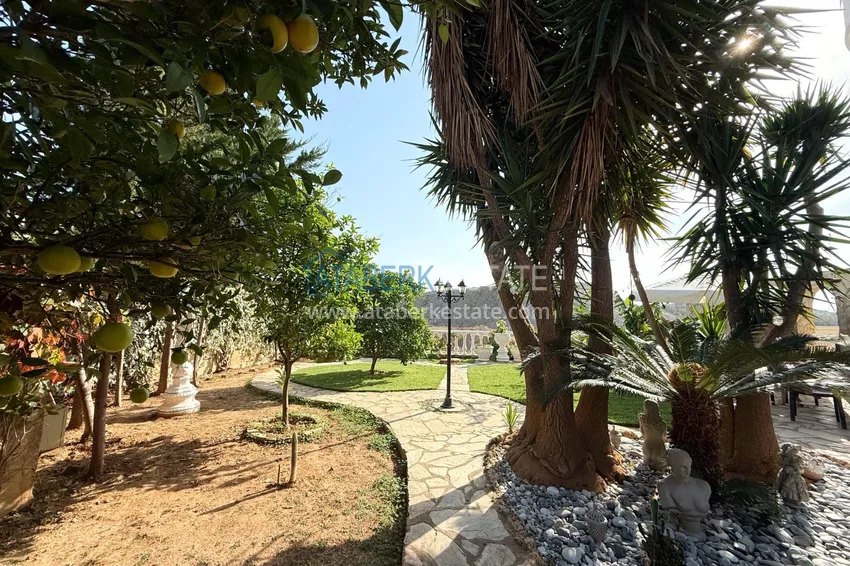 Частная вилла 5+3 в районе Оба – трехэтажная с мебелью, подходит для ВНЖ 5 