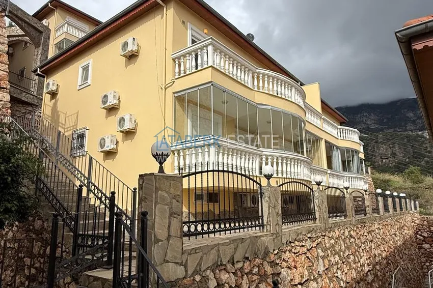 Квартира 3+1 в районе Тепе – с мебелью, видом на море в апарт-вилле 6