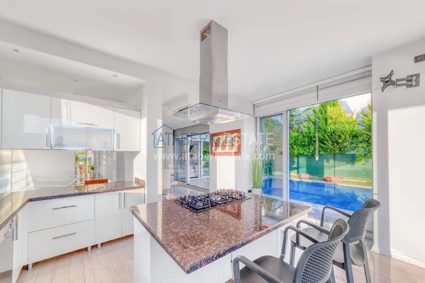 Приобрести Триплекс-вилла 5+1 под гражданство и ВНЖ в Алании, Бекташ – с мебелью и панорамным видом  10 