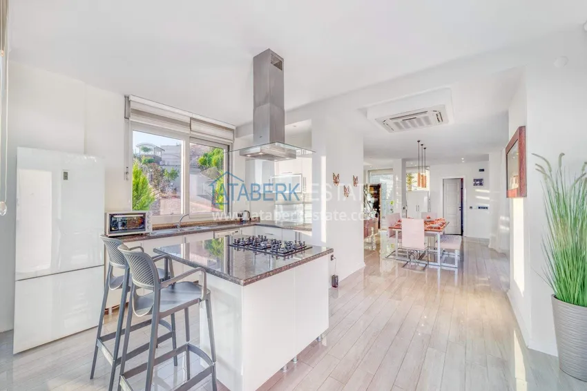 Приобрести Триплекс-вилла 5+1 под гражданство и ВНЖ в Алании, Бекташ – с мебелью и панорамным видом  12 