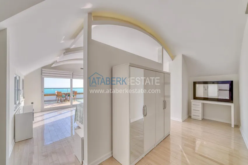 Приобрести Триплекс-вилла 5+1 под гражданство и ВНЖ в Алании, Бекташ – с мебелью и панорамным видом  46 