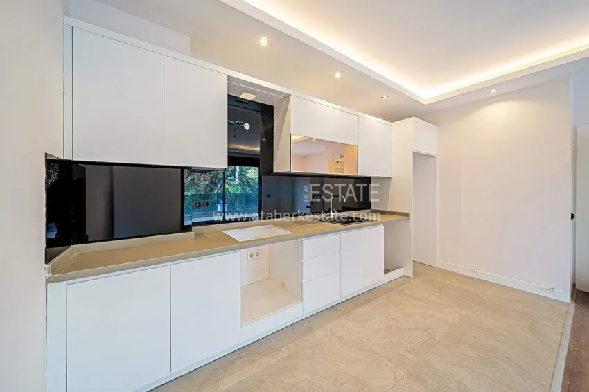 Приобрести Трехкомнатная квартира в центре Алании - новая недвижимость в резиденции комфорт-класса 2 