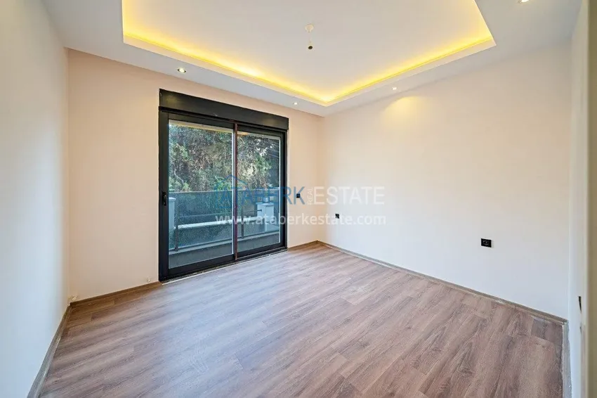 Приобрести Трехкомнатная квартира в центре Алании - новая недвижимость в резиденции комфорт-класса 5 