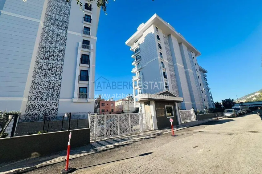Недвижимость в центре Алании - квартира 1+1 с видом на крепость и море в районе пляжа Клеопатра 3 