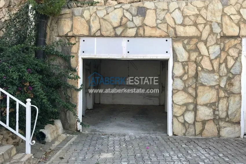 Приобрести Вилла с садом и потрясающим видом, ждет своего нового владельца! 1 