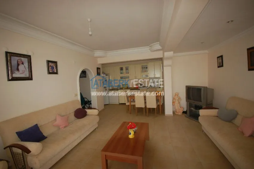 Приобрести Меблированная трехкомнатная квартира в комплексе с бассейном в Алании, 120 м2 1 