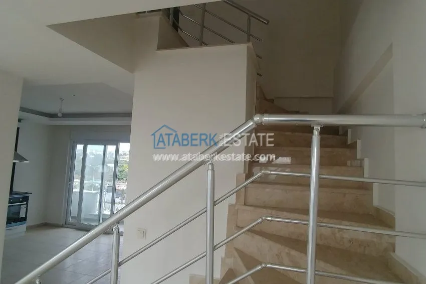 Приобрести Двухуровневая квартира с открытым видом на море в районе Кестель 2 