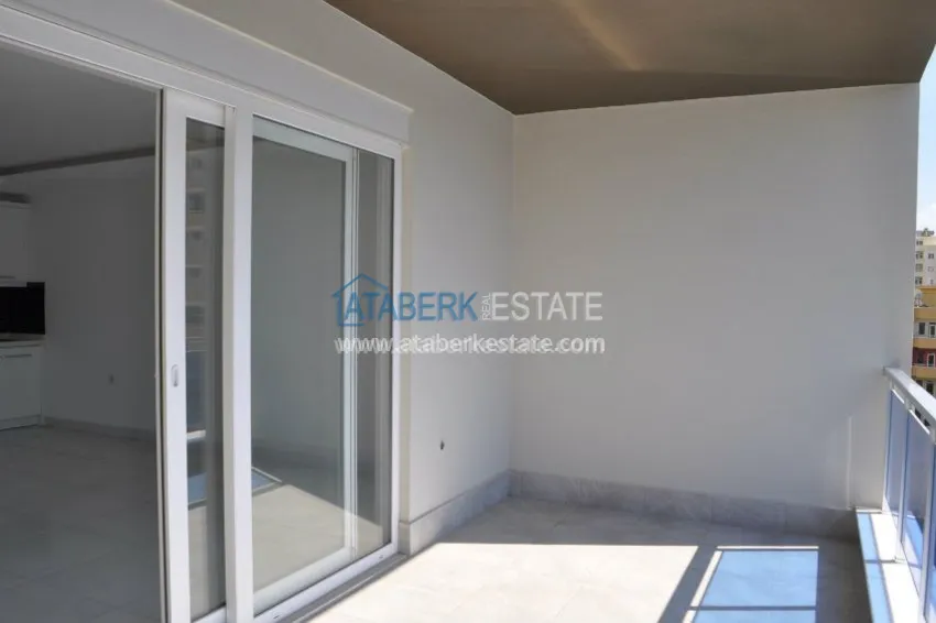 Приобрести Трехкомнатная квартира в современном комплексе Махмутлара 2 