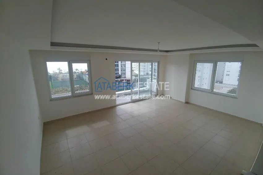 Приобрести Двухуровневая квартира с открытым видом на море в районе Кестель 5 