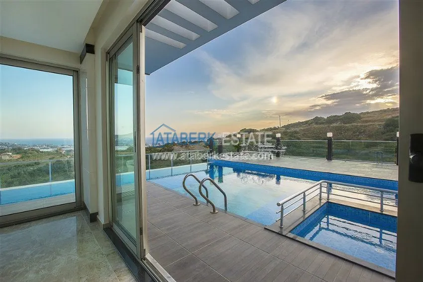 Приобрести Элитный коттедж на побережье Средиземного моря 3 