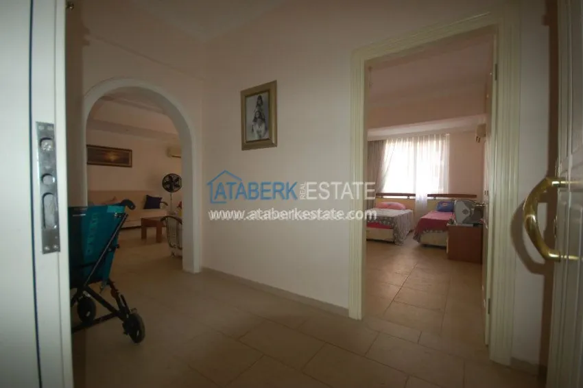 Приобрести Меблированная трехкомнатная квартира в комплексе с бассейном в Алании, 120 м2 10 