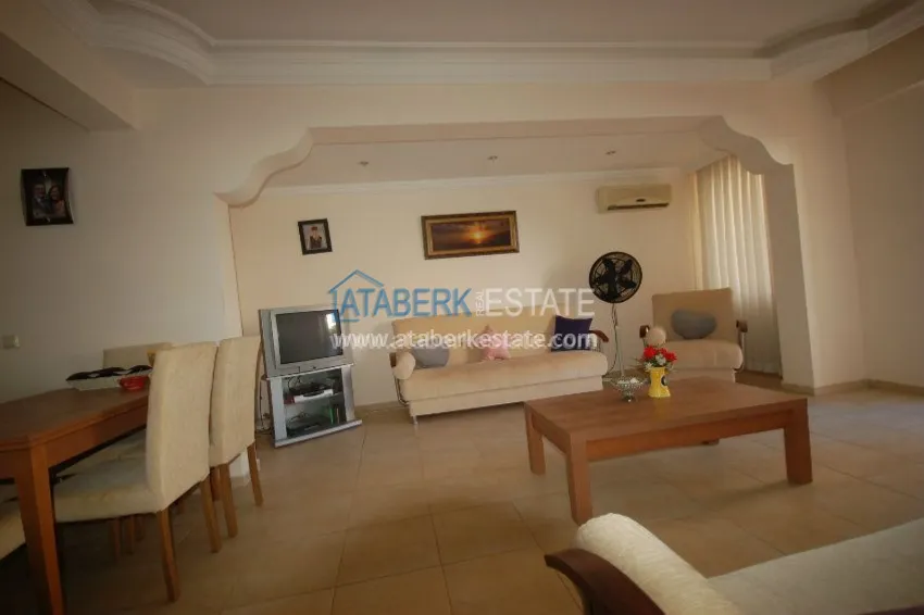 Приобрести Меблированная трехкомнатная квартира в комплексе с бассейном в Алании, 120 м2 12 