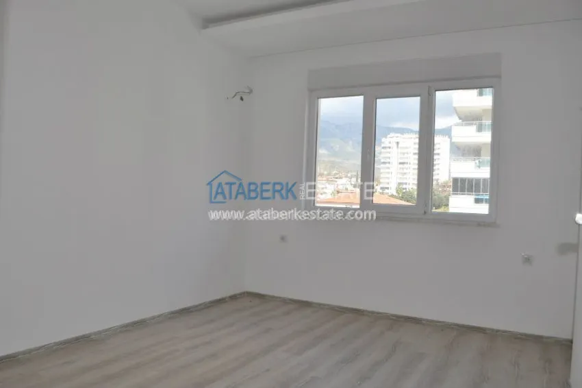 Приобрести Трехкомнатная квартира в современном комплексе Махмутлара 9 