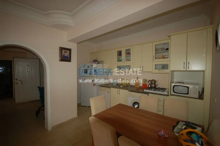 Приобрести Меблированная трехкомнатная квартира в комплексе с бассейном в Алании, 120 м2 13 