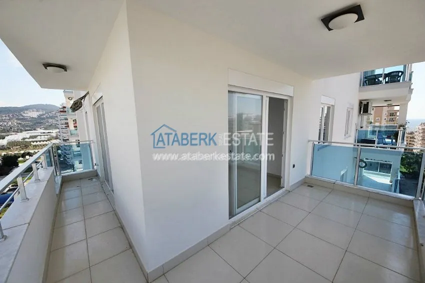 Приобрести Просторные апартаменты в потрясающим видом на море и горы. 13 