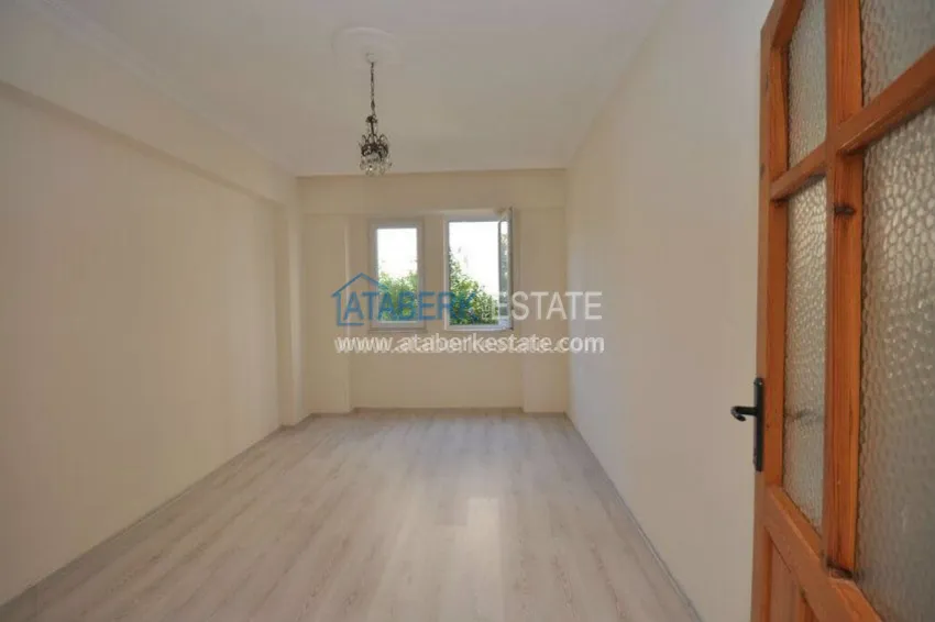 Приобрести Большая квартира в городском доме. 1 