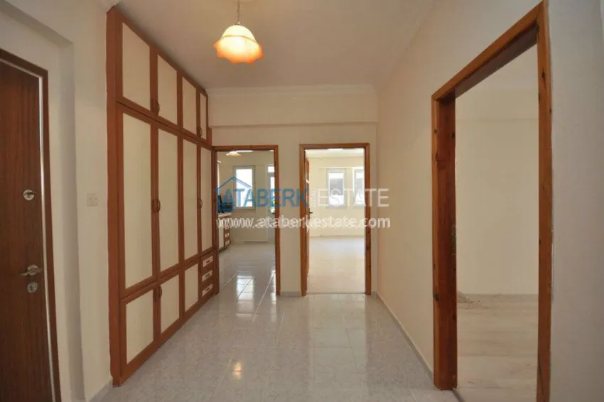 Приобрести Большая квартира в городском доме. 5 