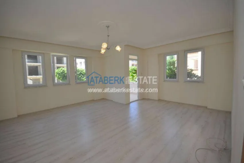 Приобрести Большая квартира в городском доме. 8 